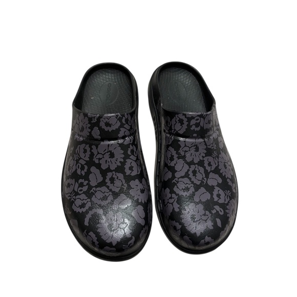 OOFOS Clogs - Picture 1 of 2